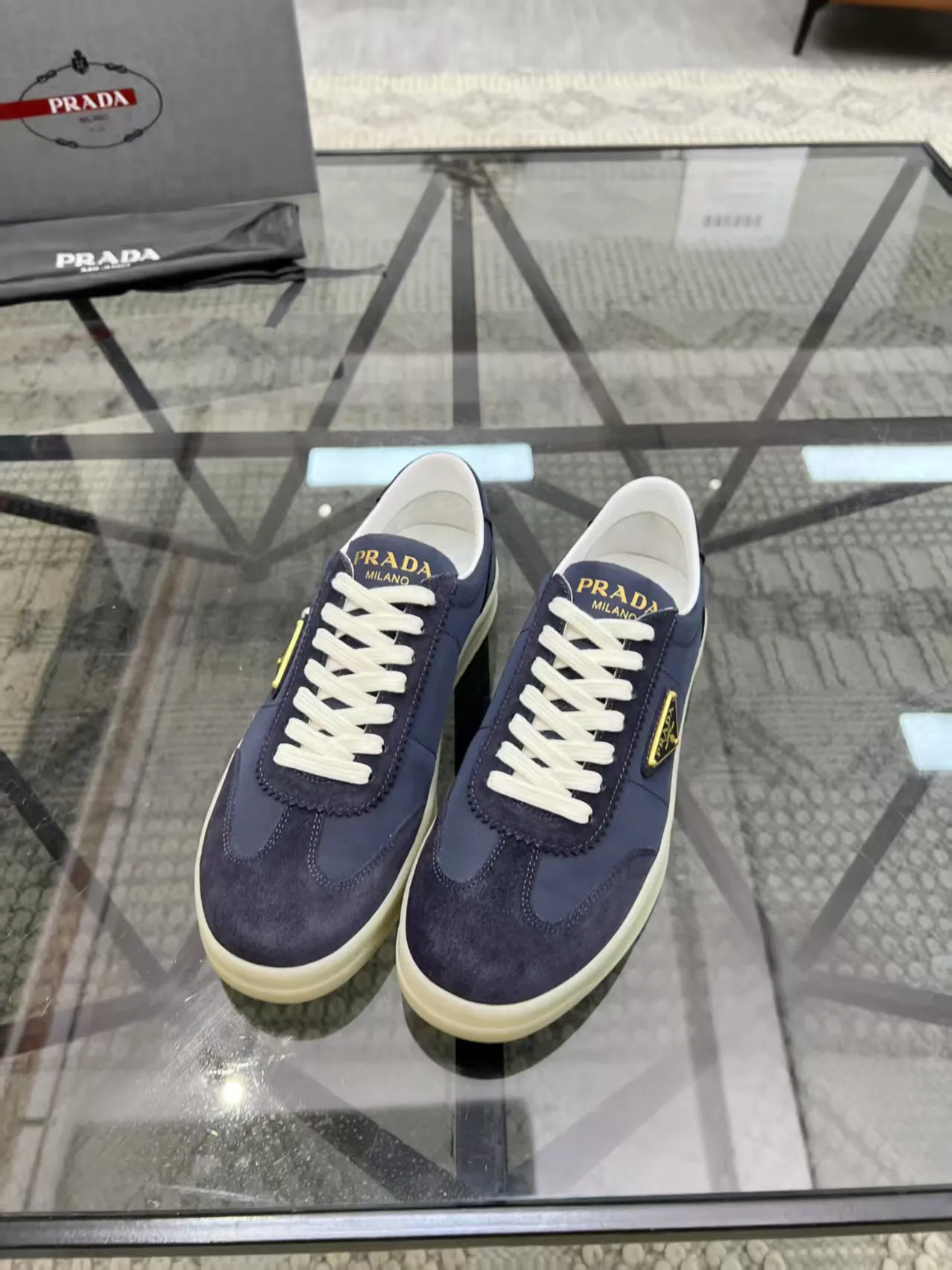 Factory price: 380💰Prada new men's leather sports shoes, the highest version on the market, any comparison is welcome🆚! The original leather has excellent texture and is super high-end! Fetal sheep net lining imported from Italy, removable pad! Luxurious materials and fine workmanship, highly recommended! Code number: 38-44, customized 45